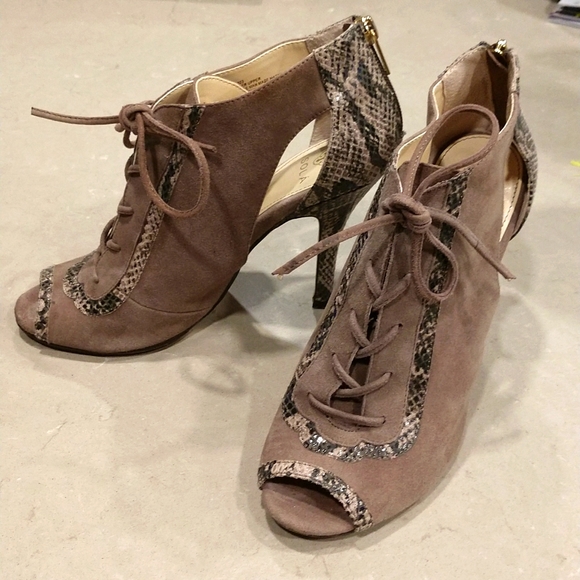 Isola Lace Up Peep Toe Heels Size 8 - Picture 2 of 9